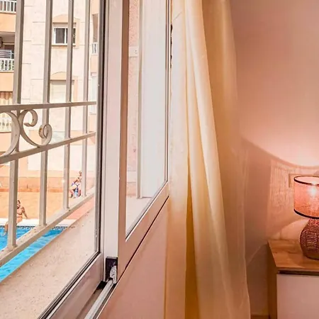 Pink El Faro Торрев'єха